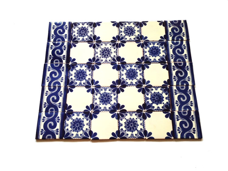 Dekorative Fliese mit floralem Muster