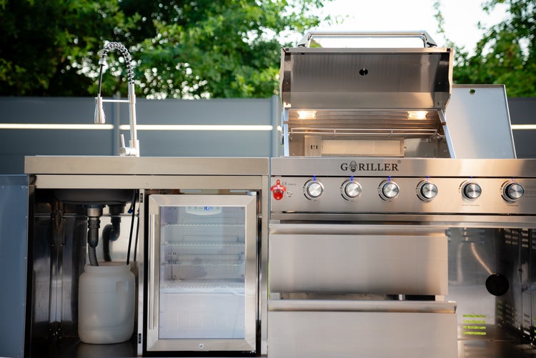 GORILLER® SILVERBACK S1 Outdoor-Küche, Gasgrill mit Kühlschrank-Waschbecken-Kombination, Edelstahl, Silber