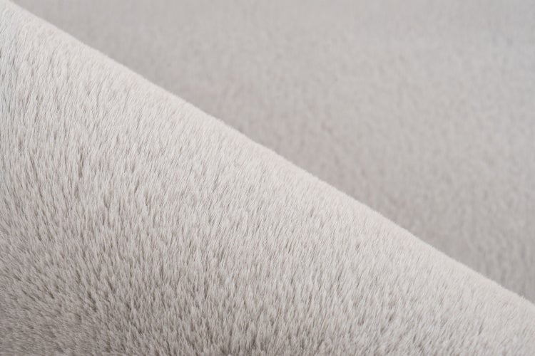 Strukturaufnahme von weichem Kunstfellstoff mit flauschiger Textur