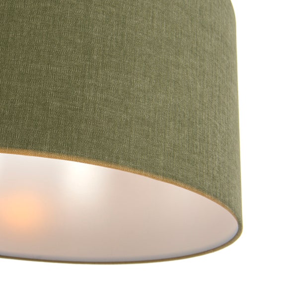 Runder Lampenschirm aus grünem Textilgewebe mit weißer Innenseite.