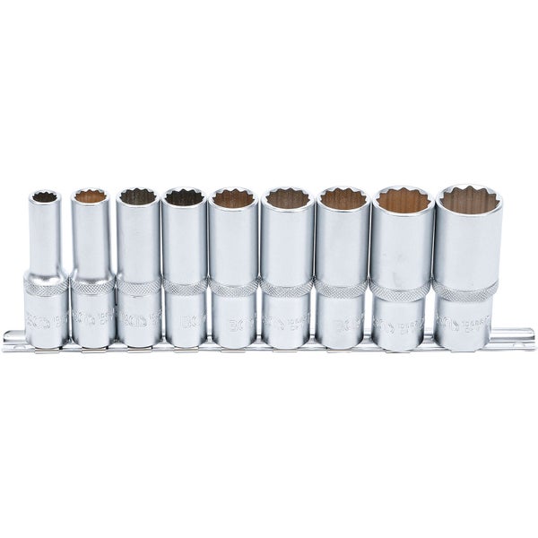 Steckschlüssel-Einsatz Satz mit unterschiedlichen Größen auf einer Metallschiene