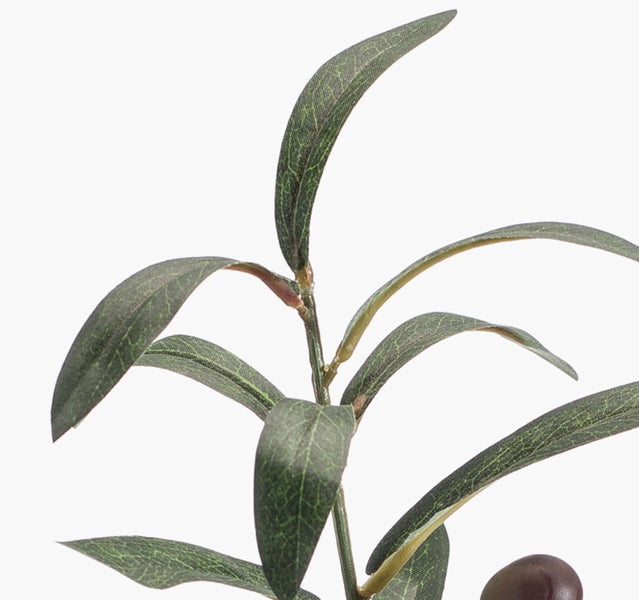 Künstlicher Bambuszweig mit grünen Blättern und einem braunen strukturierten Stiel.