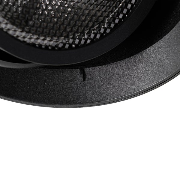 Nahaufnahme eines schwarzen Einbaustrahlers mit Wabenraster und strukturierter Oberfläche.