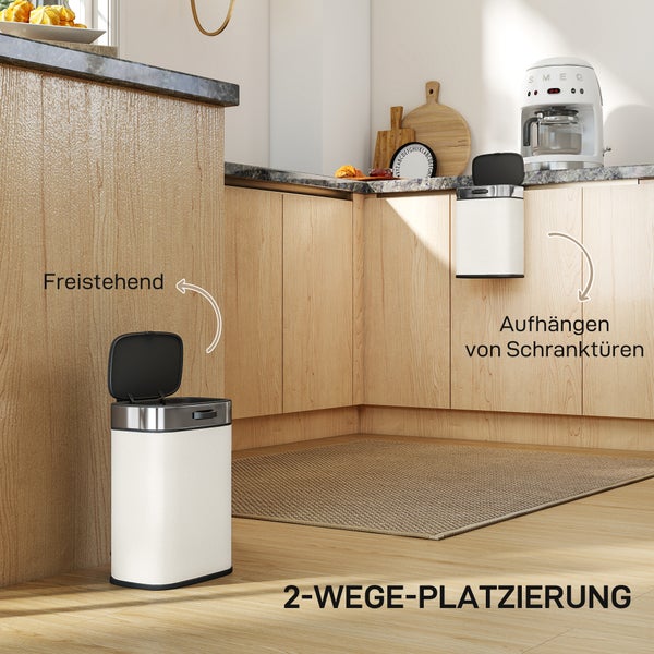 Küchenszene mit freistehendem und an einer Schranktür hängendem Mülleimer