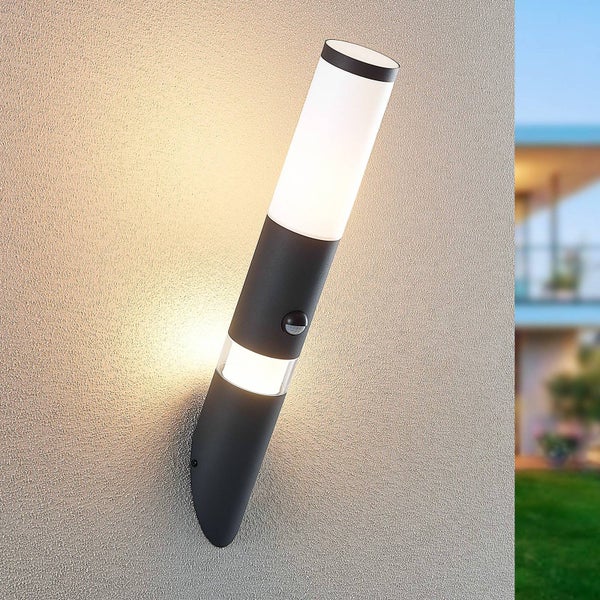 Lindby Wandleuchte außen Okari mit Bewegungsmelder (spritzwassergeschützt (Modern) in Schwarz aus Aluminium (1 flammig, E27) - Wandlampe für Außenwand/Hauswand Haus Terrasse und Balkon
