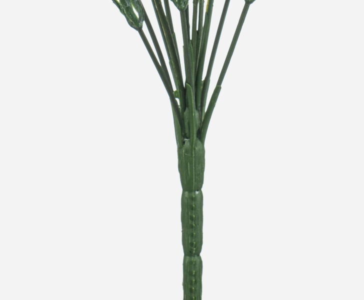 Künstliche Hängepflanze mit kleinen grünen Blättern, Emerald Logo.
