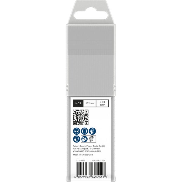 Fein Multimaster im Einsatz mit Tischklemme beim Bearbeiten eines Werkstücks