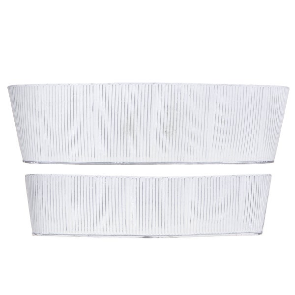 Zwei längliche Pflanzgefäße mit vertikal gerippter Oberfläche