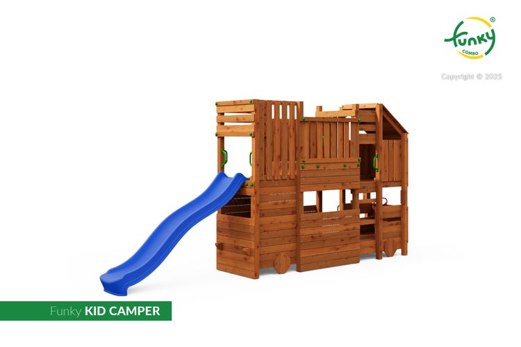 Spielturm Funky Kid Camper aus Holz im Fahrzeug-Design mit blauer Rutsche, zwei Ebenen und Holzrädern.