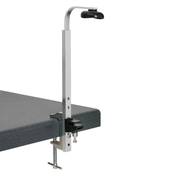 Höhenverstellbare Klemmhalterung aus Metall mit schwarzer Schutzkappe, montiert an einer Arbeitsplatte.