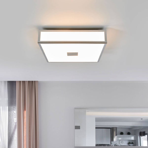 Quadratische LED Deckenleuchte im Wohnraum