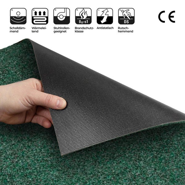 Installierte Wasseraufbereitungsanlage mit Rohrleitungen und Armaturen