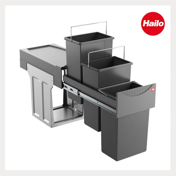Hailo Logo. Ausziehbares Abfalltrennsystem aus Metall und grauem Kunststoff mit mehreren Behältern für den Küchenschrank.