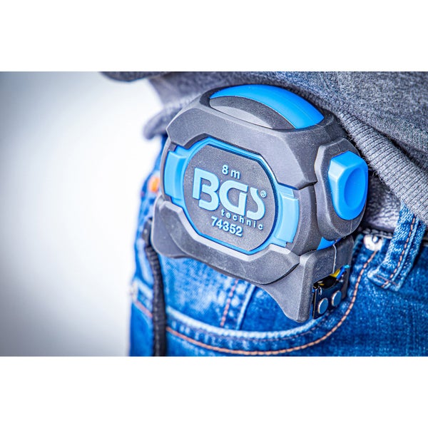 BGS Technic Rollbandmaß 8 m am Gürtel befestigt