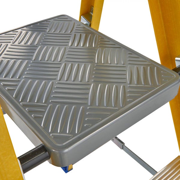 Trittfläche einer Leiter aus Kunststoff