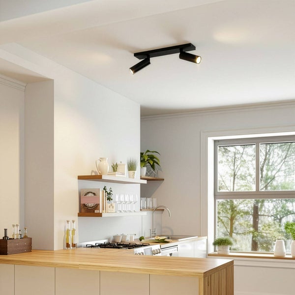 Deckenleuchte mit zwei Strahlern in einer modernen Küche.