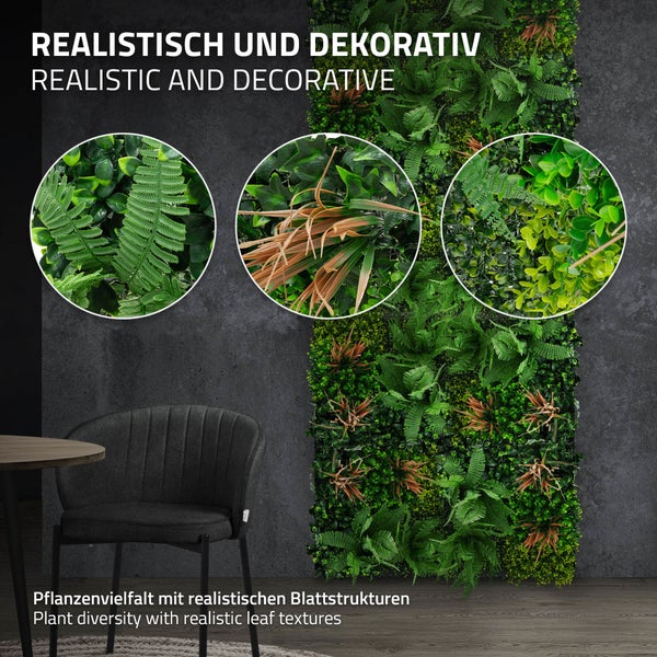Vertikale Wandbegrünung als dekoratives Element mit verschiedenen künstlichen Pflanzenarten und naturgetreuen Blattstrukturen für den Innenbereich.
