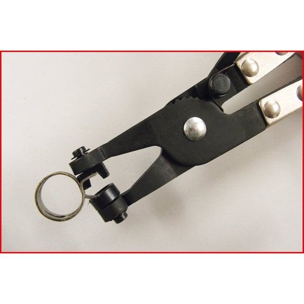 Schlauchklemmenzange im Einsatz.