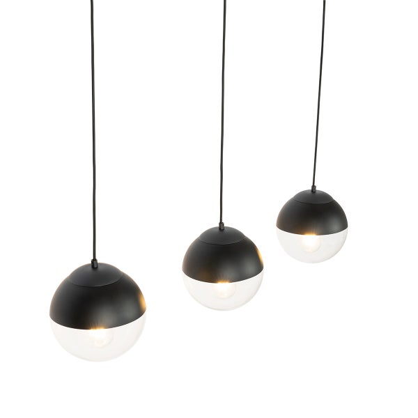 Drei Hängeleuchten mit halbkugelförmigen, durchsichtigen Lampenschirmen