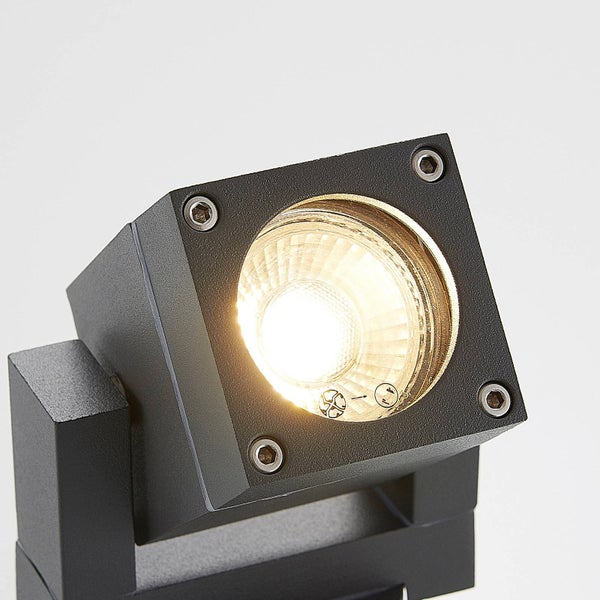 Abmessungen einer schwarzen Wandleuchte