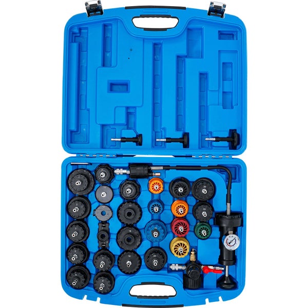 Offener blauer Koffer mit Kühlsystem-Druckprüfer-Set für Autos