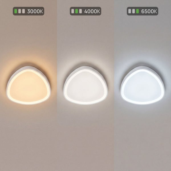 Dreieckige LED-Deckenleuchte mit abgerundeten Ecken und einstellbarer Farbtemperatur von 3000 Kelvin bis 6500 Kelvin.