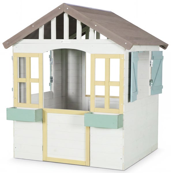 Weißes Kinderspielhaus aus Holz mit braunem Satteldach, gelben Fenstern und hellgrünen Blumenkästen sowie Fensterläden.