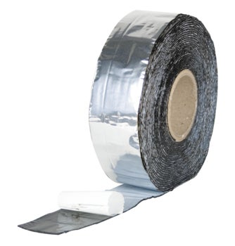 Rolle aus selbstklebendem Dichtungsband mit Metalloberfläche und Schutzfolie zur Abdichtung.