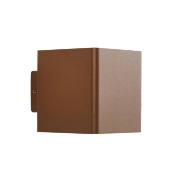 Würfelförmige Wandleuchte in Bronze-Optik mit quadratischem Gehäuse aus Metall für den Außenbereich.