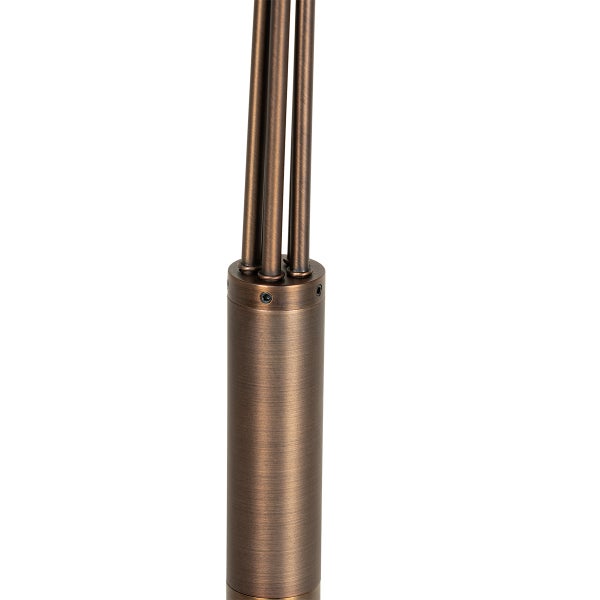 Detailaufnahme eines Lampenstativs aus Metall