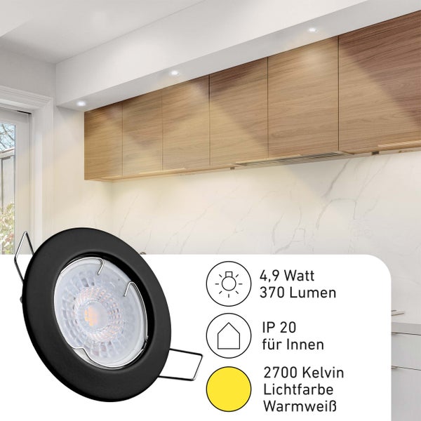 Schwarzer LED-Einbaustrahler, 4,9 Watt, 370 Lumen, IP 20 für den Innenbereich, 2700 Kelvin warmweiß. Anwendungsbeispiel in einer modernen Küche.