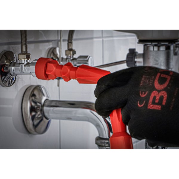 Installation eines Eckventils mit Montagewerkzeug