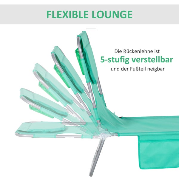 Grüne Campingliege mit grauem Zelt im Freien