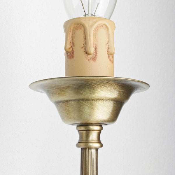 Detailaufnahme einer Lampe mit Lampenfassung und Glühbirne