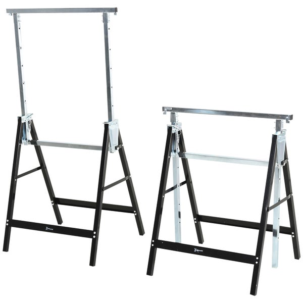 Regalsystem mit gelagerten Gegenständen und einer Person