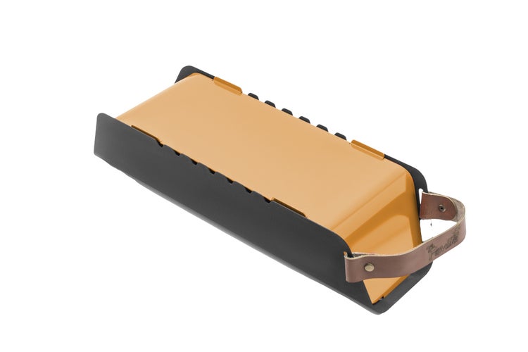 The Favilla FUMO mobiler Holzkohlegrill (48x17x11 cm) in Orange – 2-in-1 Grill mit Edelstahlrost & Spießhalterung – Inkl. Tragetasche für Camping