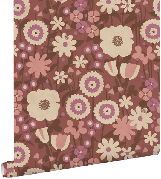 Vliestapete mit floralem Retro Muster aus verschiedenen Blumen und kleinen Marienkäfern.