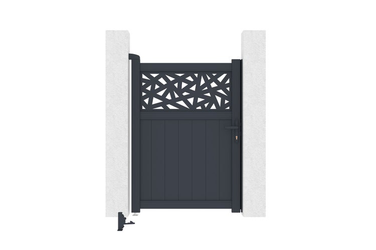 Modernes Gartentor aus Aluminium in Anthrazit mit dekorativem geometrischem Muster und vertikalen Lamellen zwischen zwei Pfosten.