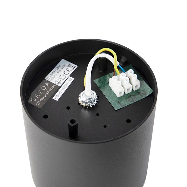 Innenansicht einer Deckenleuchte mit elektrischen Anschlüssen