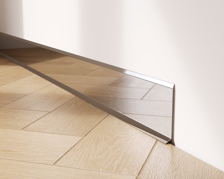Metall-Übergangsprofil auf einem Holzboden