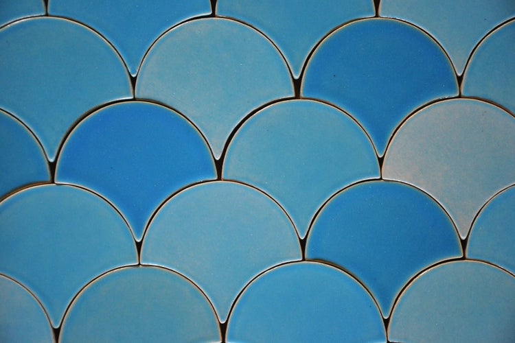 Fächerförmige Fliesenanordnung