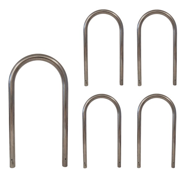 Mehrere Fahrradbügel aus Metall zur Fahrradsicherung.