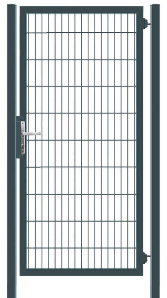 Dekorative Tischdekoration mit Kerzen und Trockenblumen in einer Schale