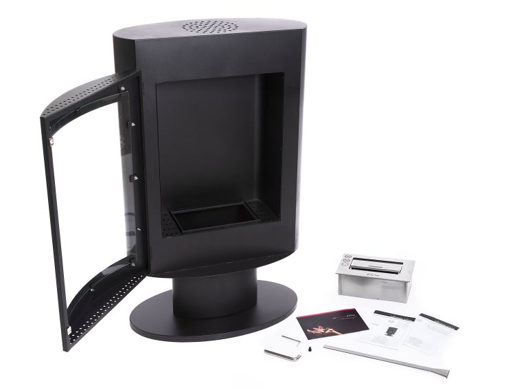 Ethanolkamin mit offener Tür und Zubehör