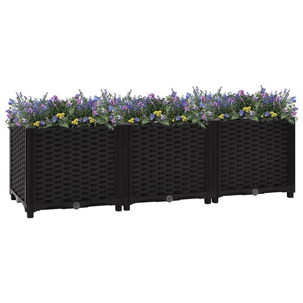 Dreiteiliger Pflanzkasten in Rattan-Optik mit bunten Blumen bepflanzt, rechteckige Form für Garten oder Terrasse.