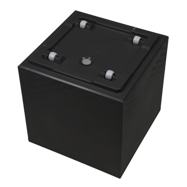 Sonnensegel über einer Terrasse mit Pflanzen