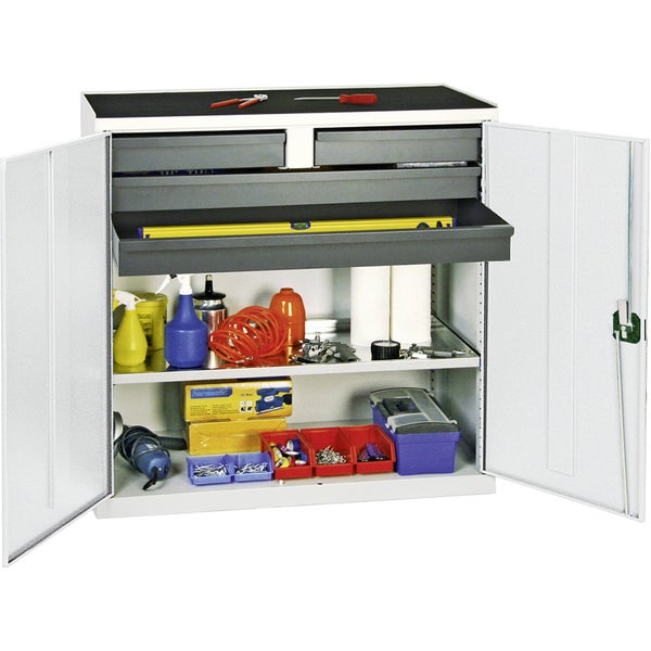 Metall-Werkzeugschrank mit zwei Türen, Schubladen und Fachböden, gefüllt mit diversen Werkzeugen und Zubehör.