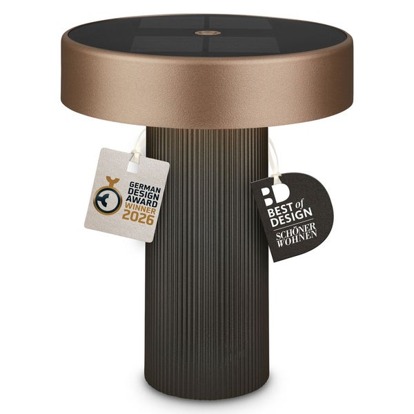 Solar-Pollerleuchte mit geriffeltem Fuß und Solarpanel oben. German Design Award Winner 2026 und Best of Design Schöner Wohnen.