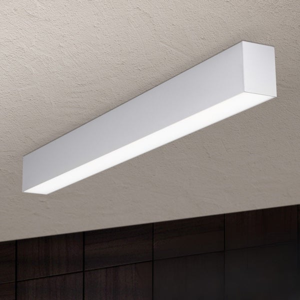 Moderne LED Aufbauleuchte als rechteckige Lichtleiste für die Deckenmontage
