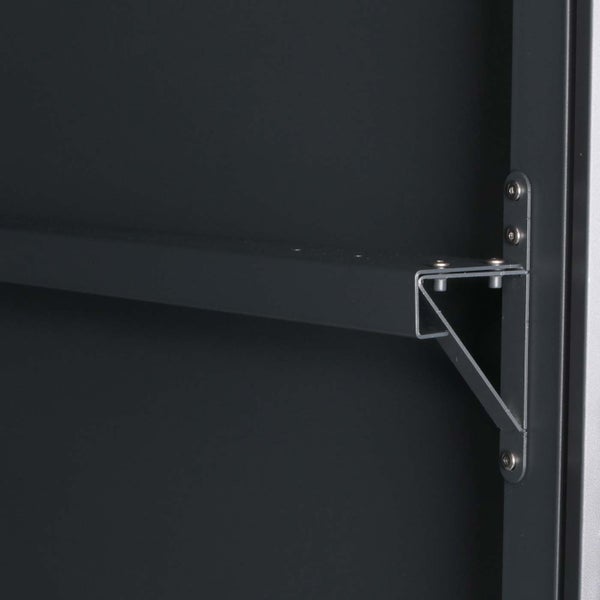 Detailansicht eines Metallregals mit Regalstütze